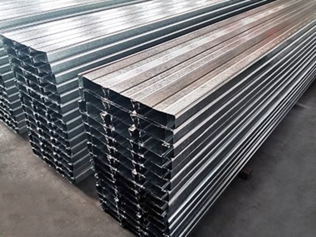 <b>YX65-220-660閉口型樓承板</b>