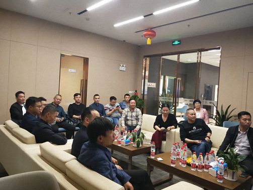 贛州總裁22班師生走進(jìn)平安銀行贛州分行參觀學(xué)習(xí)636.jpg