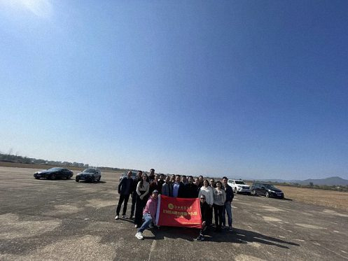 贛州新商界19班師生走進大余開展畢業(yè)一周年活動0.jpg
