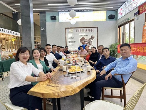 贛州新商界23班學(xué)員開業(yè)慶典和企業(yè)走訪421.jpg