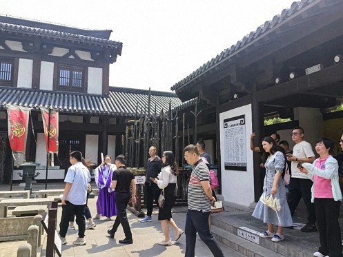 【企業(yè)走訪】——贛州新商界企業(yè)家前往江蘇洋河股份學(xué)習(xí)考察925.jpg