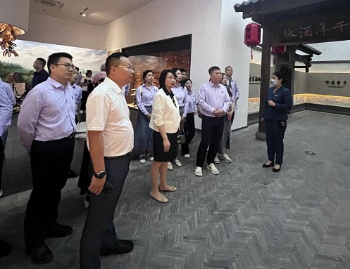 【企業(yè)走訪】——贛州新商界企業(yè)家前往江蘇洋河股份學(xué)習(xí)考察1618.jpg